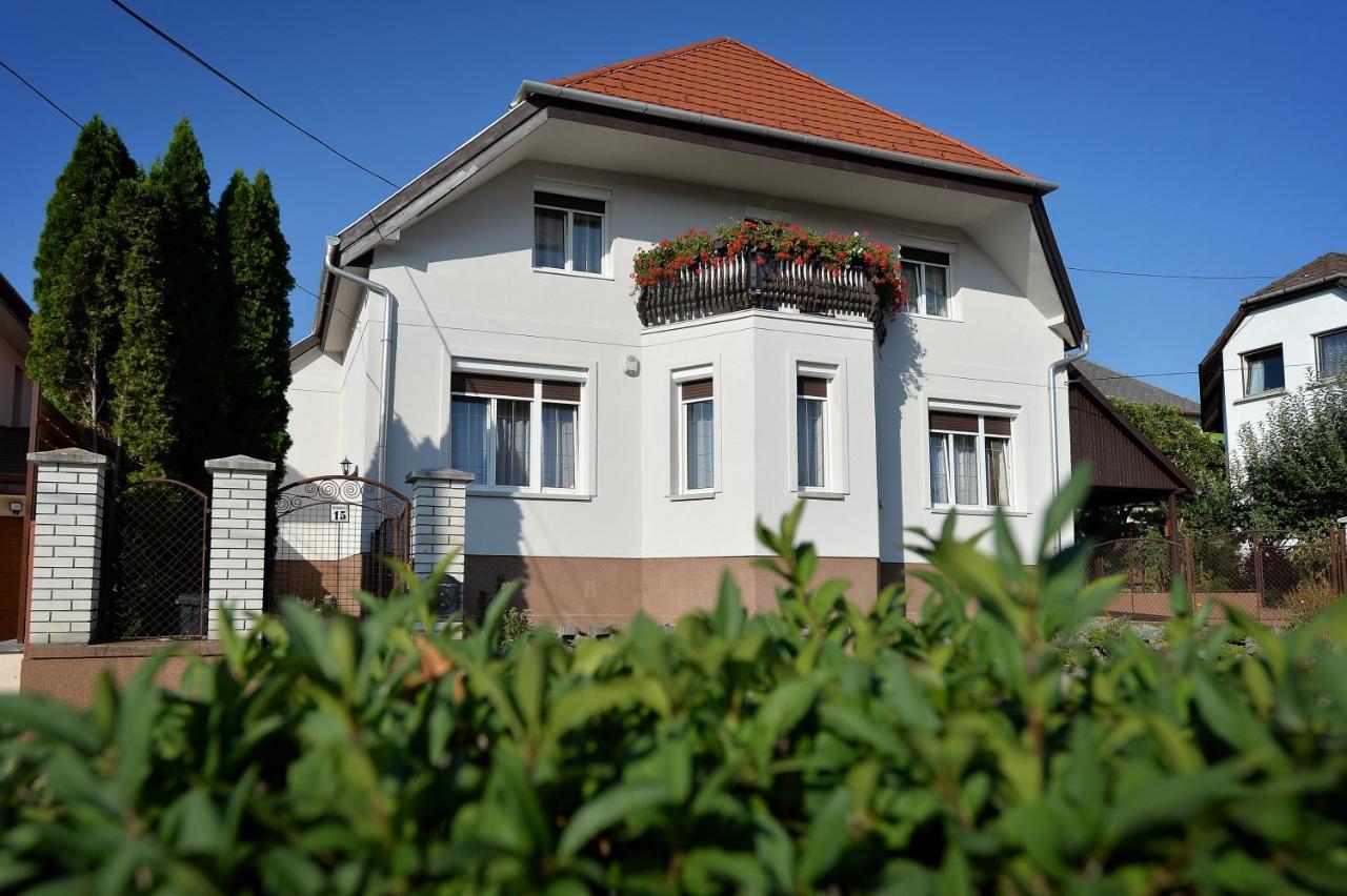 Hajduhegy Vendeghaz Apartment Eger Exterior photo