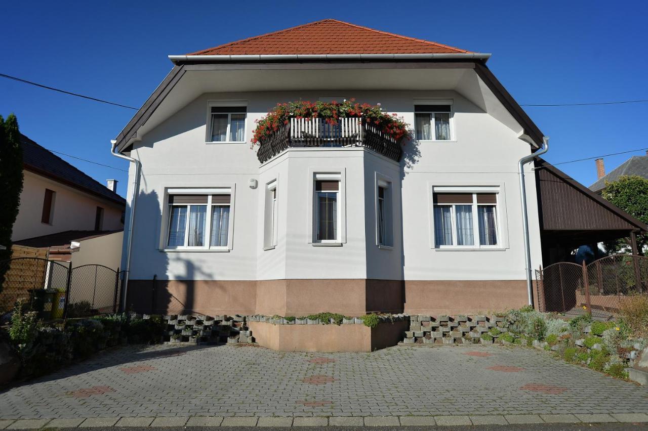 Hajduhegy Vendeghaz Apartment Eger Exterior photo
