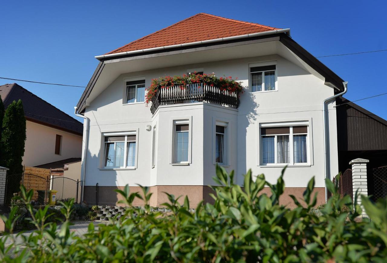 Hajduhegy Vendeghaz Apartment Eger Exterior photo
